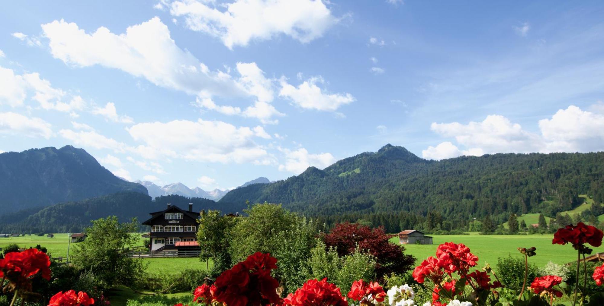 Haus Jahreszeiten Oberstdorf Bagian luar foto